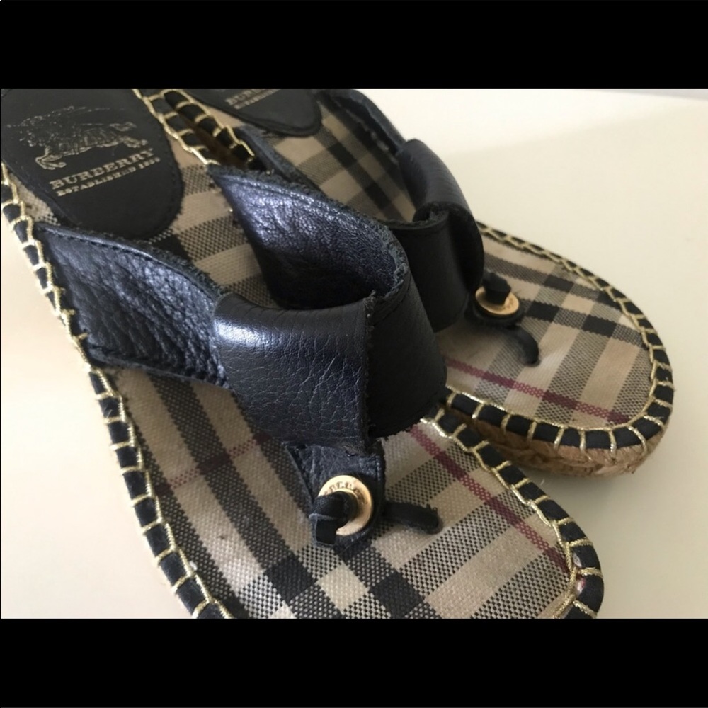 ๐ฏ Burberry wedges - Picture 2 of 5